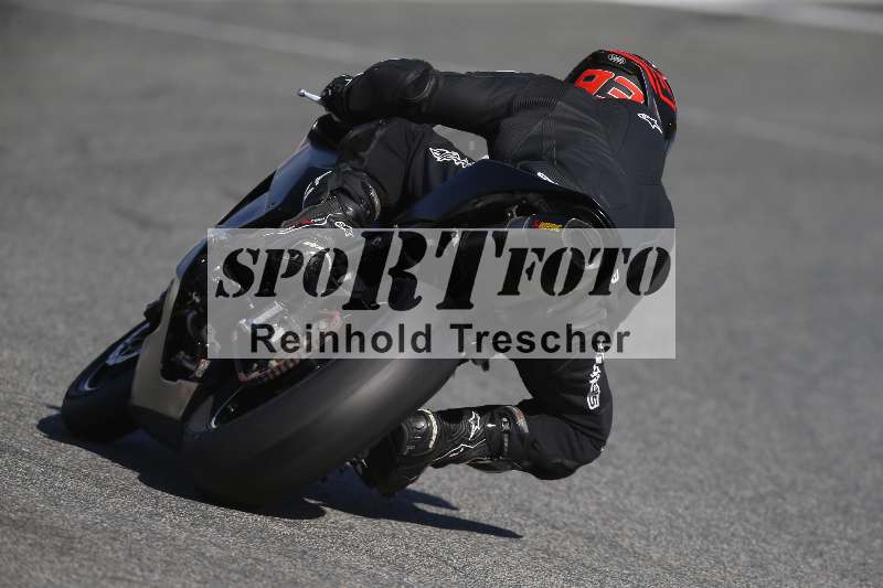 /Archiv-2024/01 26.-28.01.2024 Moto Center Thun Jerez/Gruppe gruen-green/backside